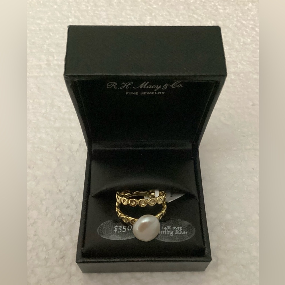 R.H. Macyโs & Co Gold Pearl Ring Set